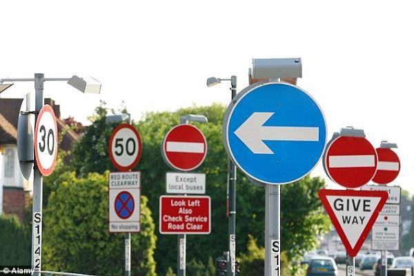 Is Reflective material must for traffic sign face?