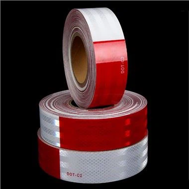 赤と白のトレーラー テープ